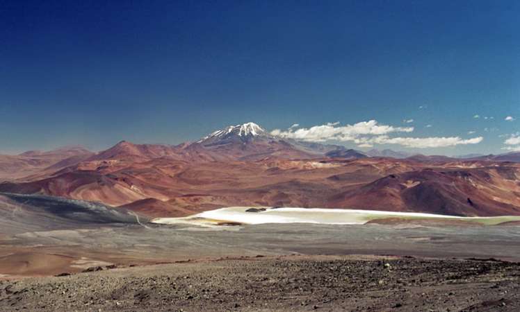 Der Vulkan Llullaillaco liegt an der Grenze zwischen Argentinien und Chile. Er ist mit 6.739 Meter der zweithöchste aktive Vulkan der Erde