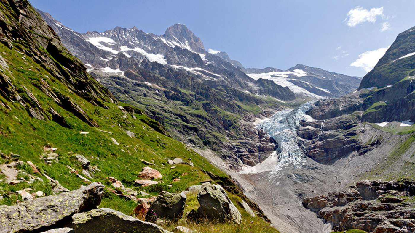 Blick ins Tal mit Gletscher