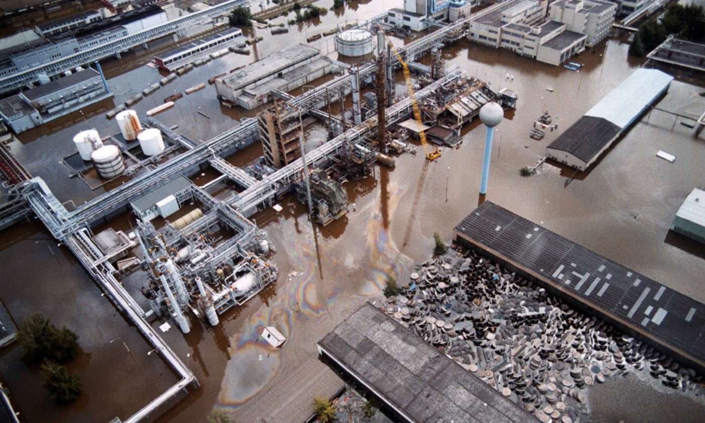 Luftbildaufnahme Überflutung Chemiewerk