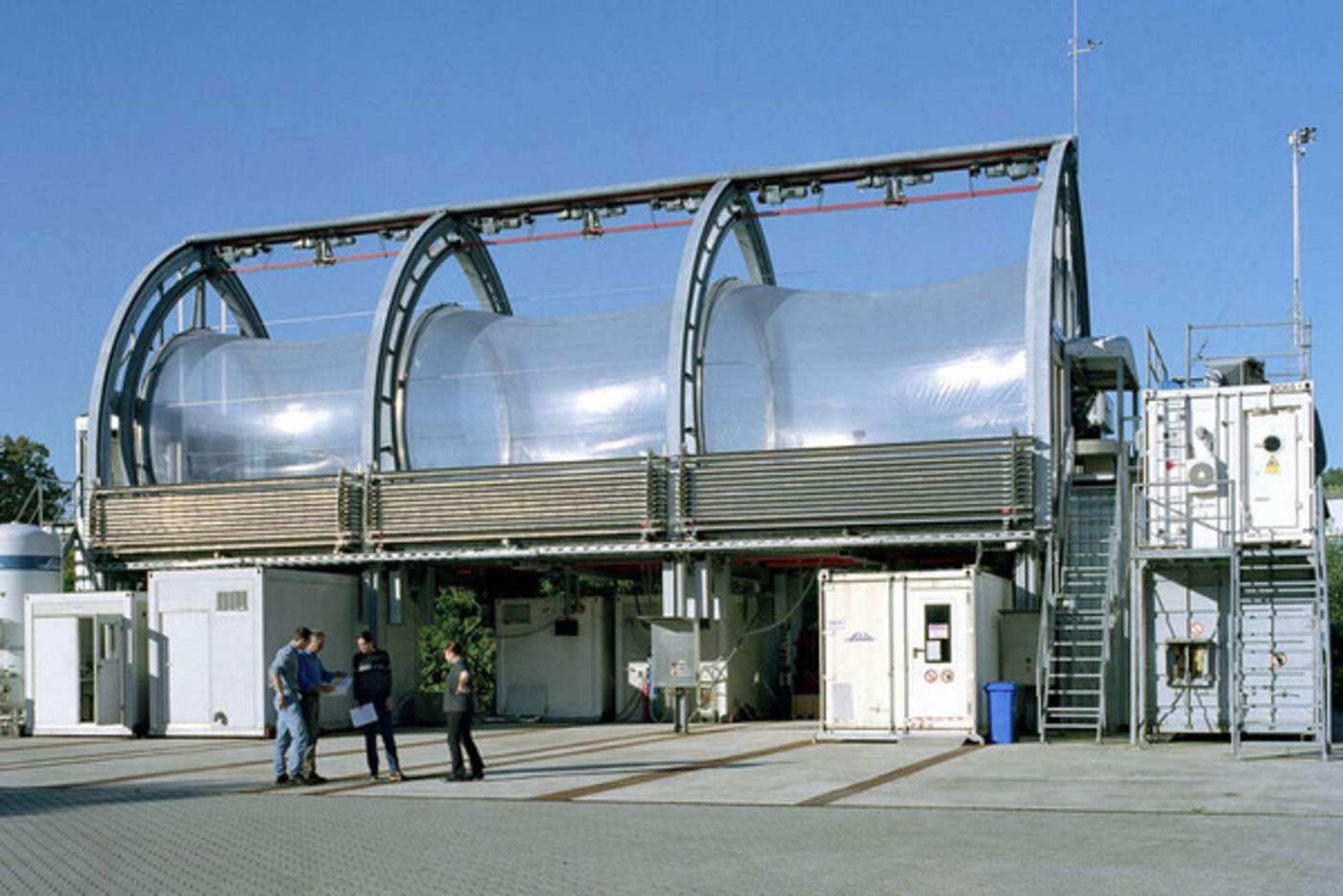 Jülicher Atmosphärensimulationskammer SAPHIR. Sie ermöglicht die reproduzierbare Untersuchung wohldefinierter atmosphärisch-chemischer Mechanismen. 