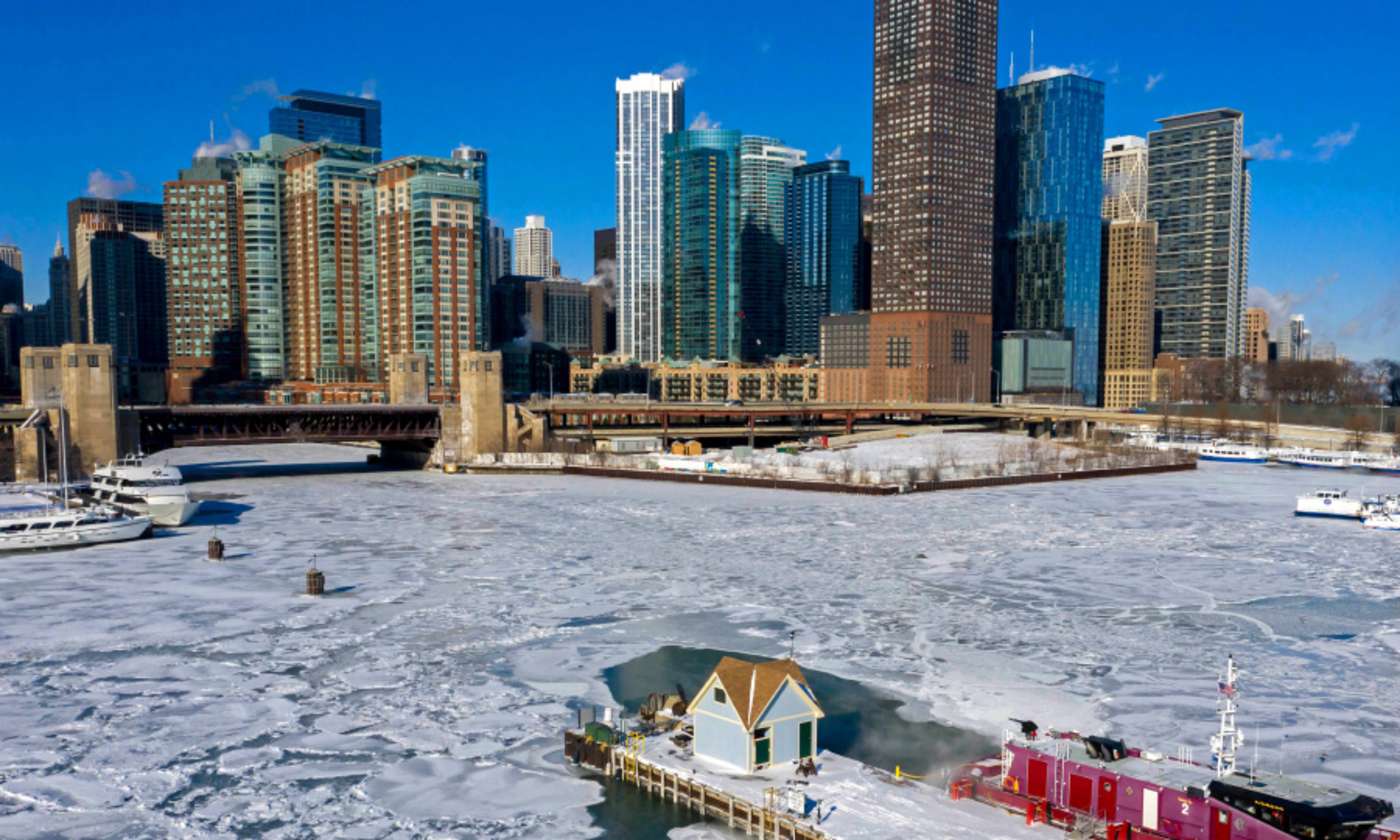 Blick auf die Skyline von Chicago im Eis