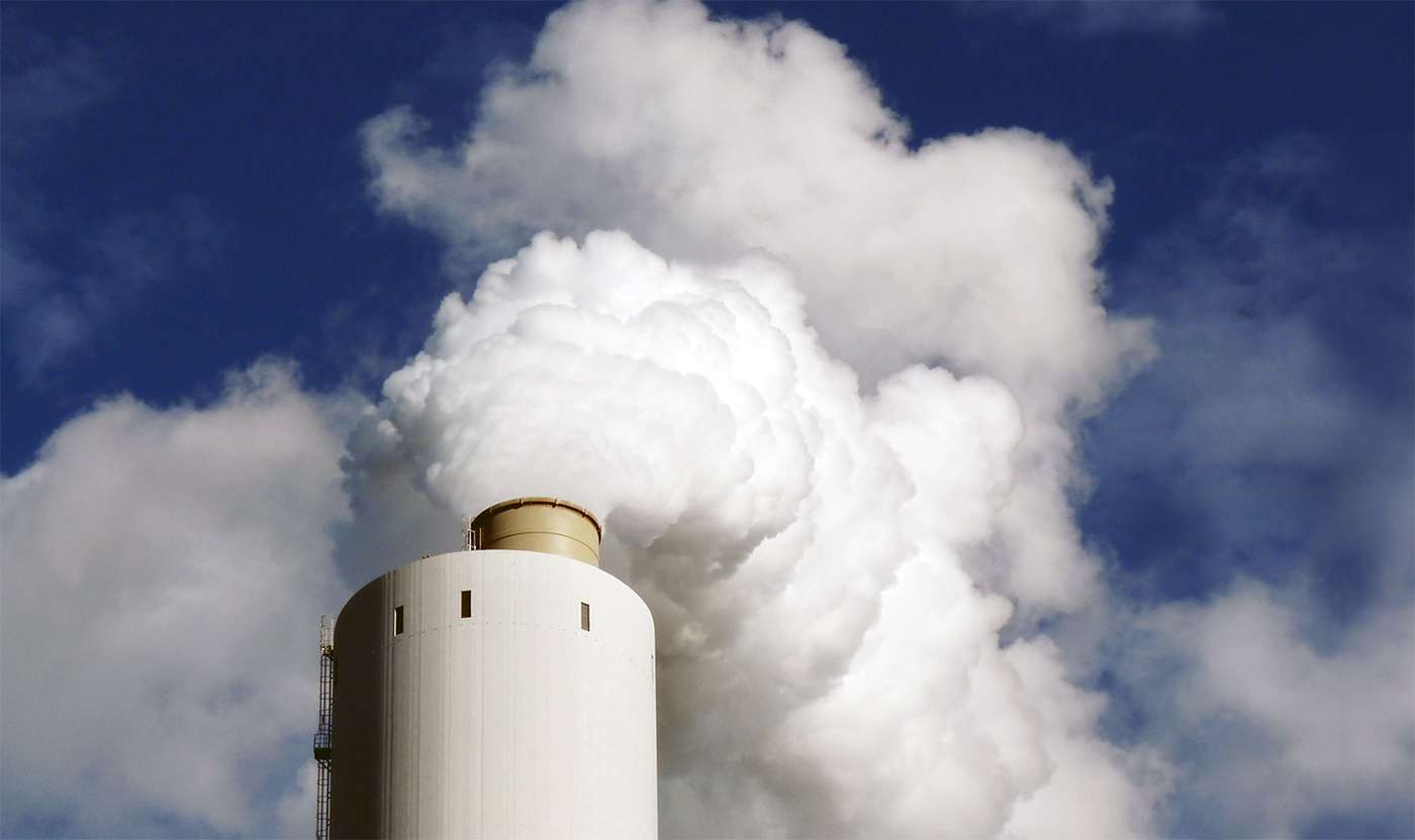 Auch durch die Industrie gelangen Schadstoffe in die Atmosphäre.